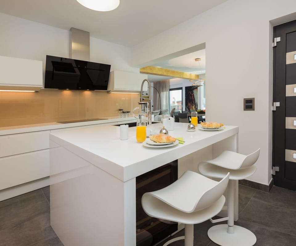 Deluxe Villa, 4 Bedrooms | Private kitchen | Fridge, microwave, oven, stovetop