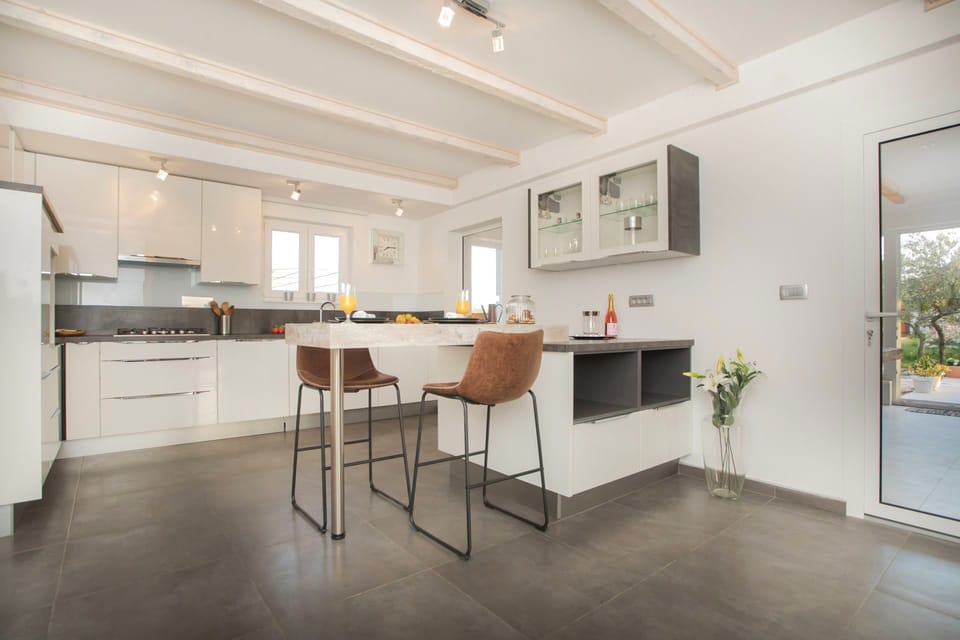 Villa | Private kitchen | Full-size fridge, microwave, oven, stovetop