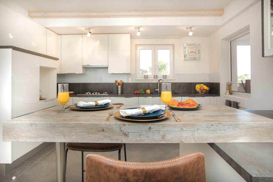 Villa | In-room dining