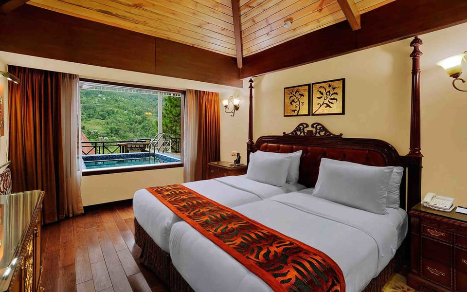 Regent Villa | Minibar (free items), in-room safe, desk, laptop workspace