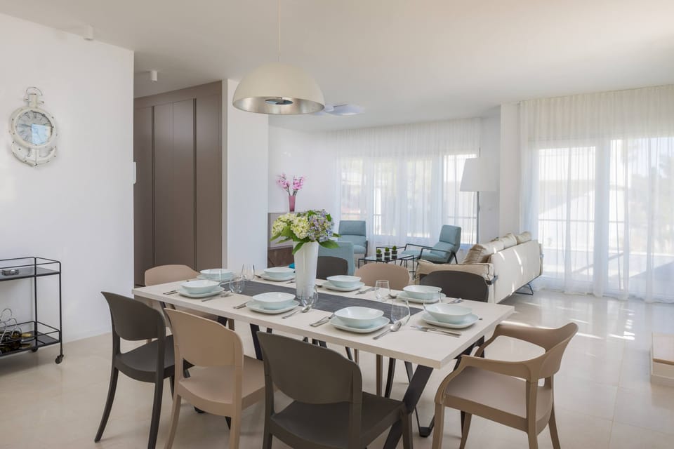 Villa, 4 Bedrooms | In-room dining