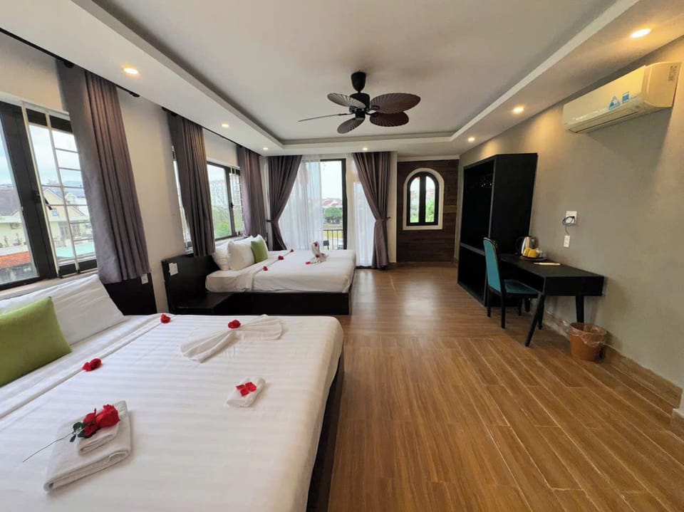 Family Quadruple Room | Bathroom | Shower, free toiletries, hair dryer, slippers
