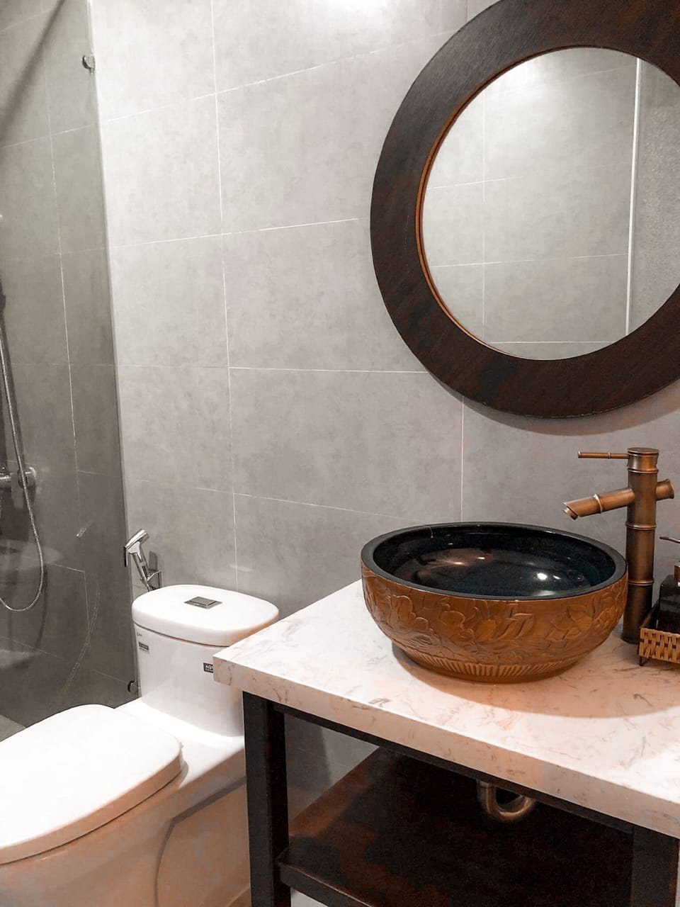 Shower, free toiletries, hair dryer, slippers