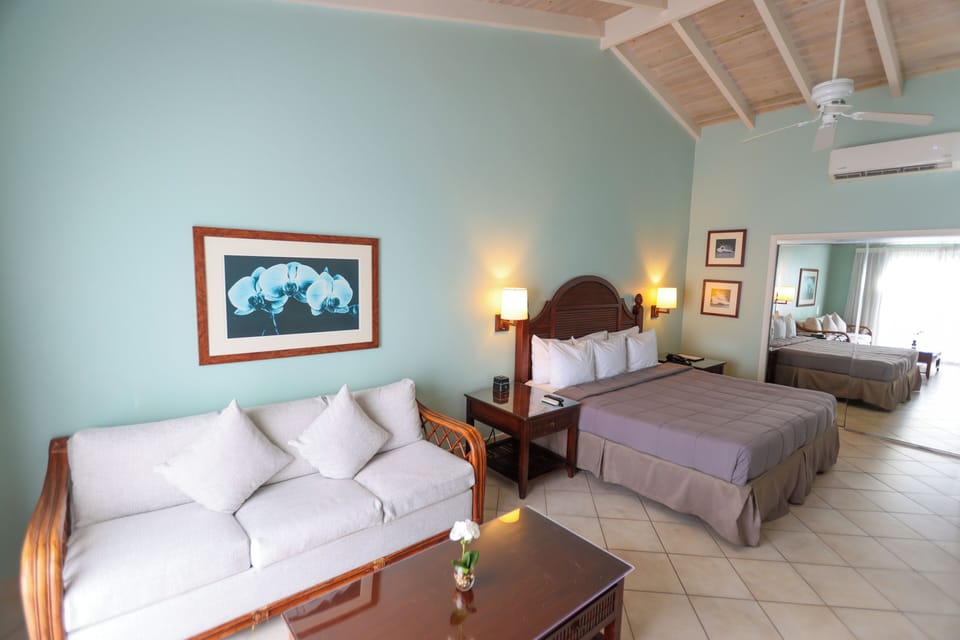 Deluxe Studio, Non Smoking, Garden View | Premium bedding, in-room safe, blackout drapes, iron/ironing board