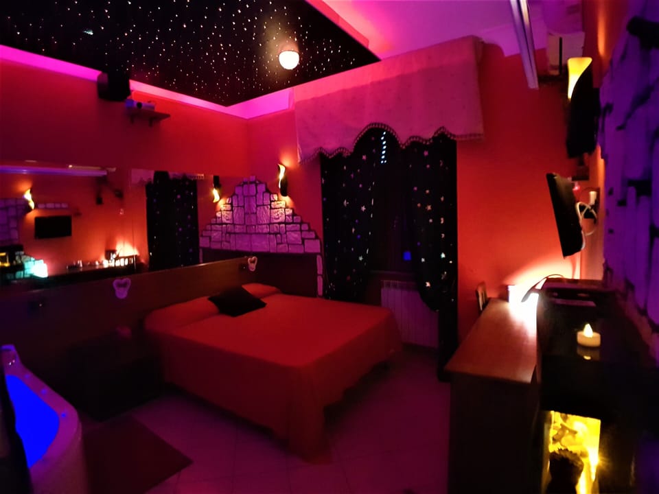 Junior Double Room, Hot Tub | In-room safe, individually decorated, desk, blackout drapes