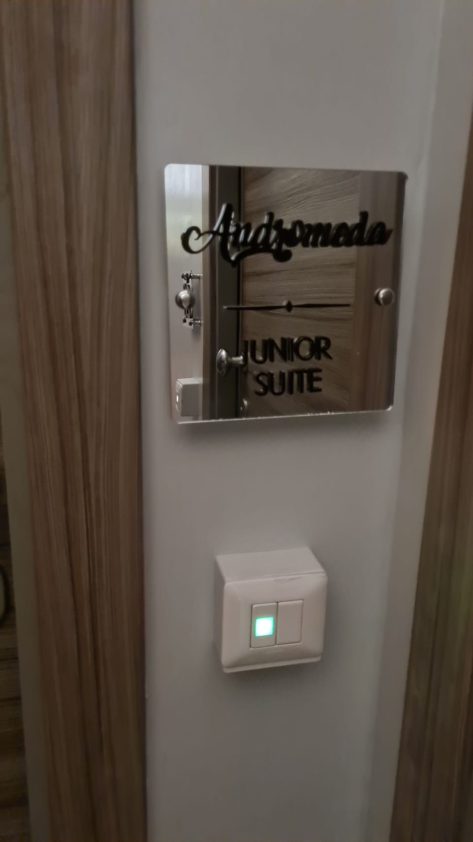 Junior Double Room, Hot Tub | In-room safe, individually decorated, desk, blackout drapes