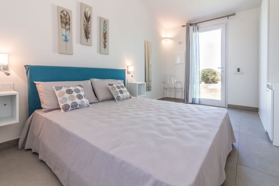 Deluxe Double Room (3) | Minibar, in-room safe, blackout drapes, soundproofing