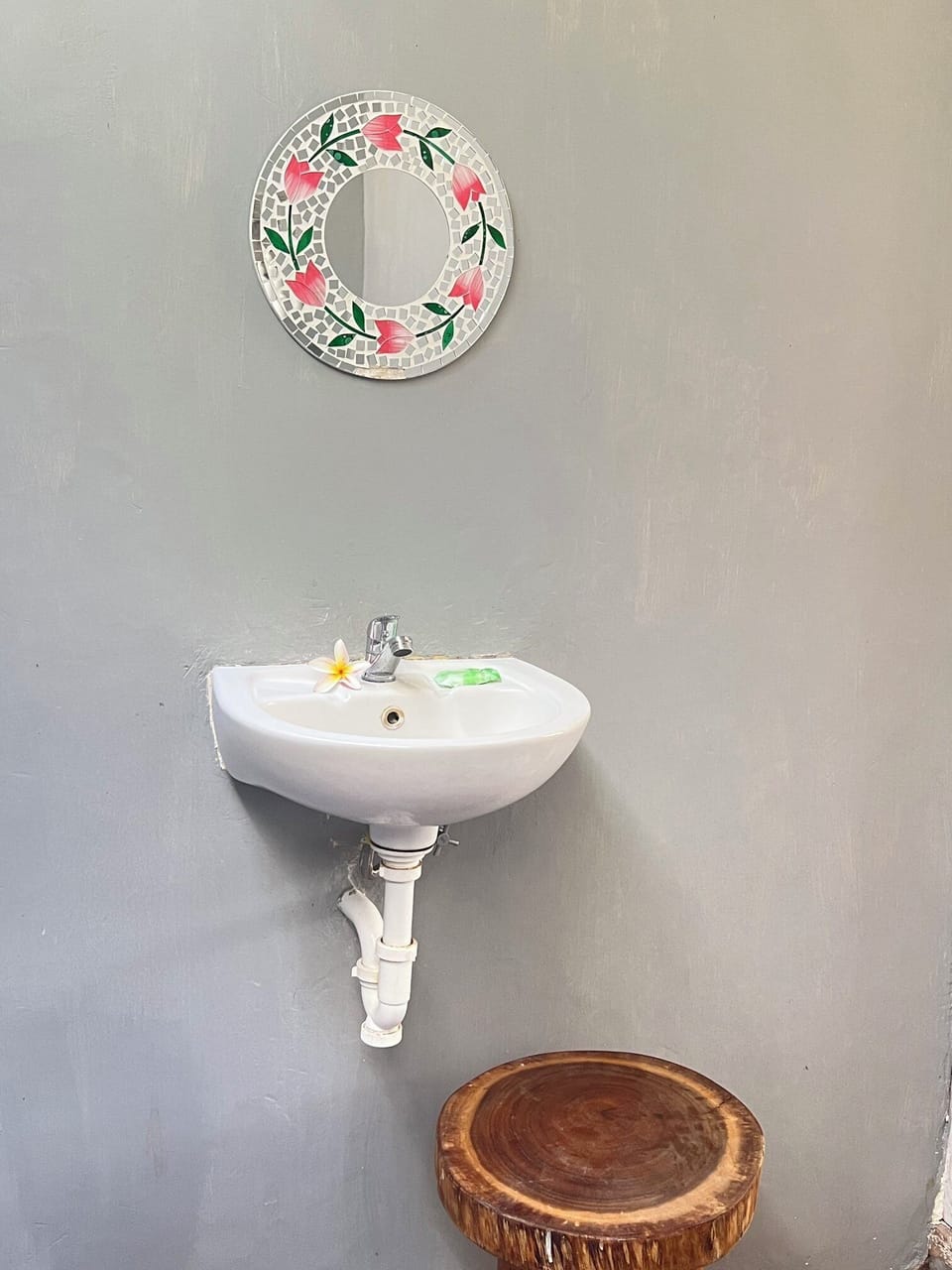 Superior Double Room | Bathroom | Shower, towels, soap, shampoo