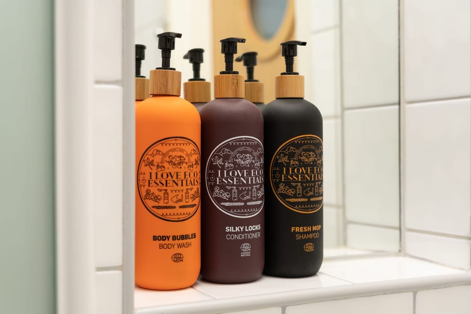 Shower, eco-friendly toiletries, towels