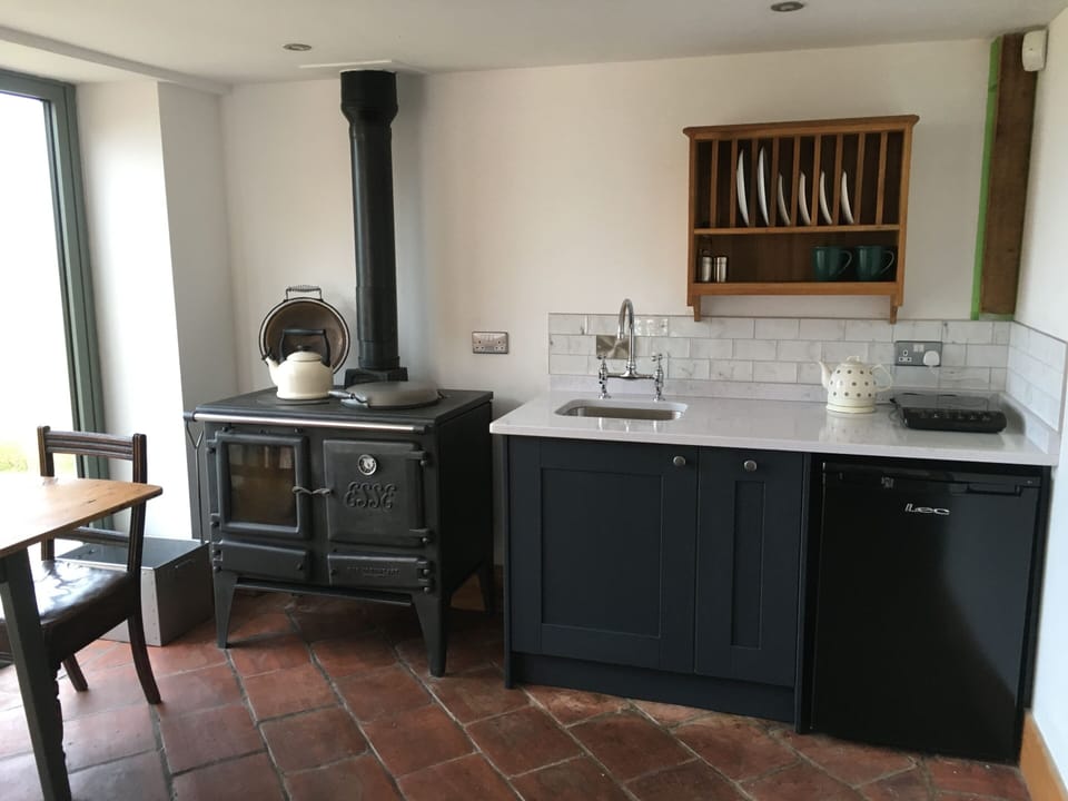 Apartment, Ensuite | Shared kitchen