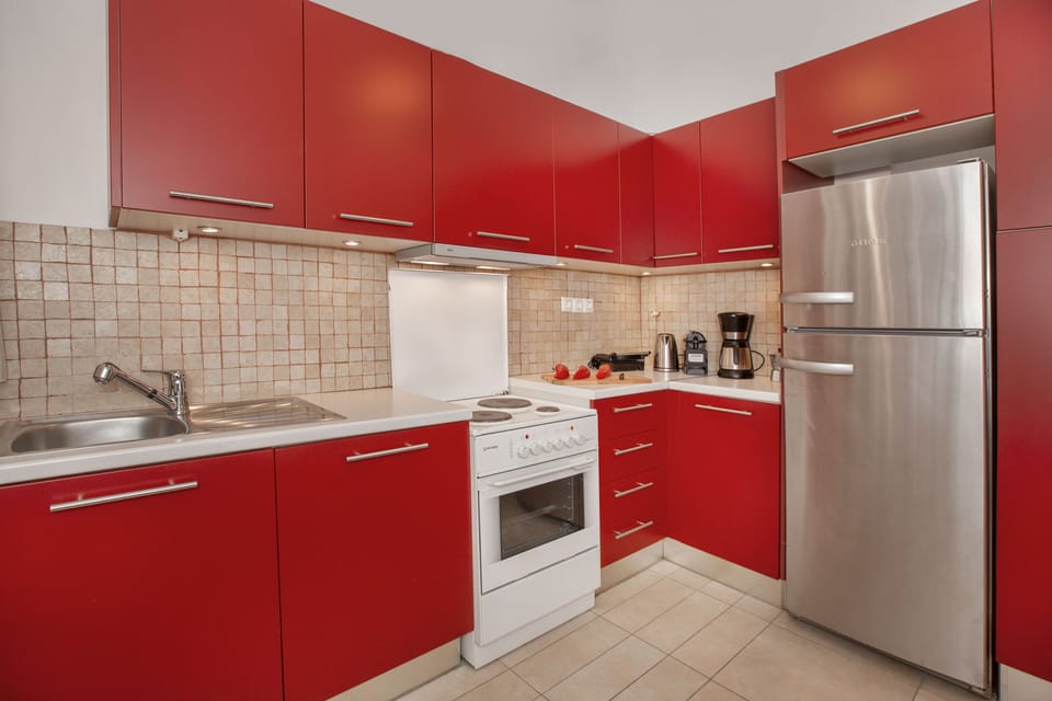 Apartment, 2 Bedrooms, Terrace | Private kitchen | Fridge, oven, stovetop, coffee/tea maker