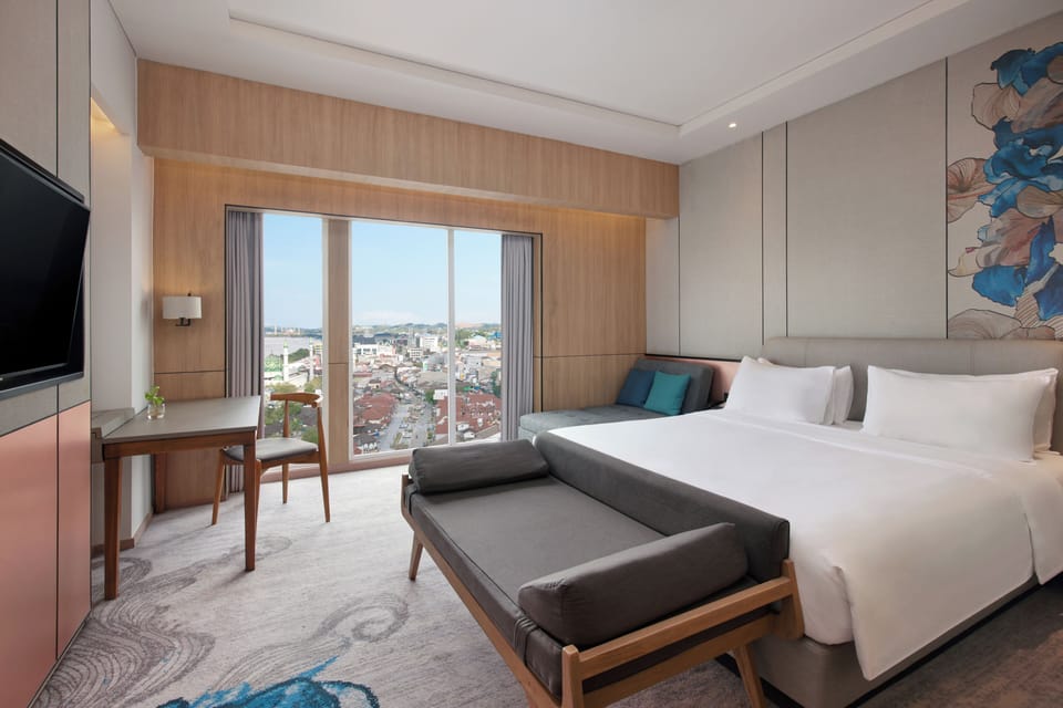 Deluxe Room, 1 King Bed | In-room safe, desk, laptop workspace, blackout drapes