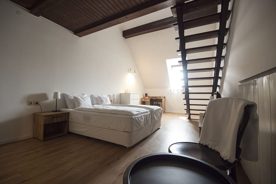 Gallery Quadruple Room | Individually decorated, individually furnished, desk, soundproofing
