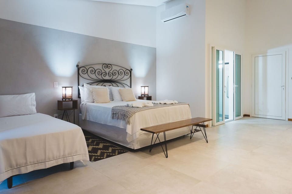 Deluxe Room | Minibar, cribs (free), WiFi (free), individually decorated