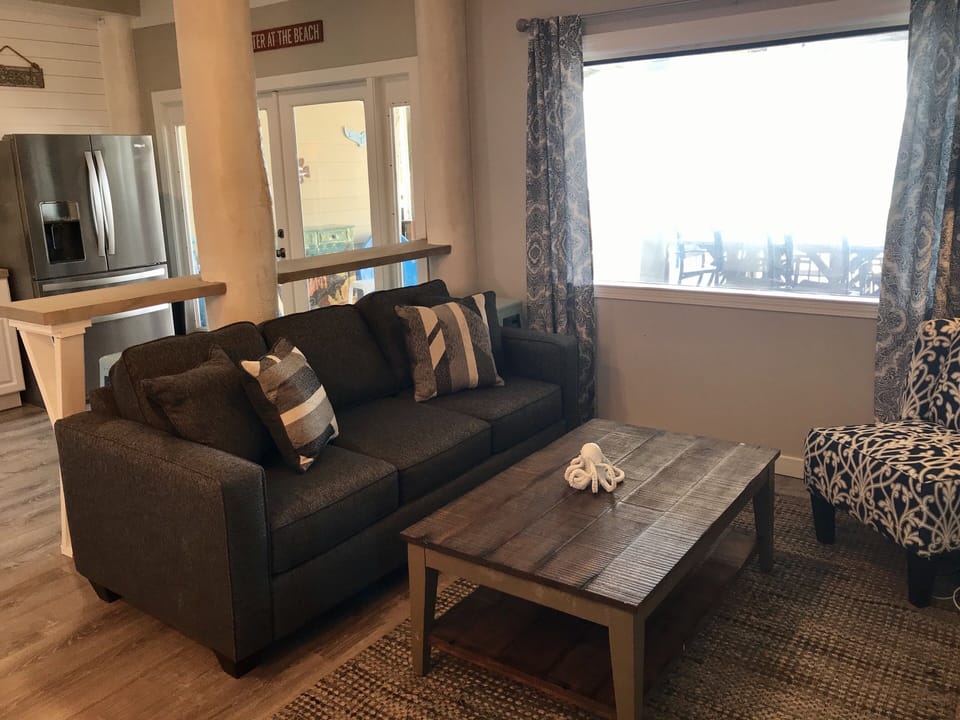   Beach-level open floor plan living room with queen sleeper sofa.