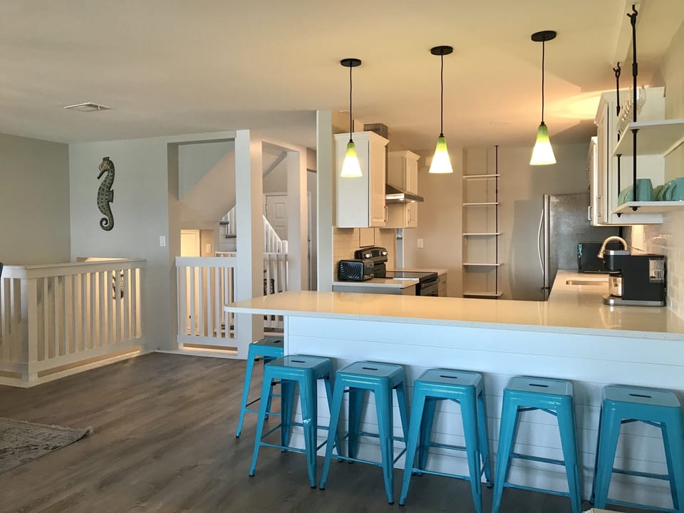 Gorgeous large open floor plan with coastal decor, perfect for relaxation!