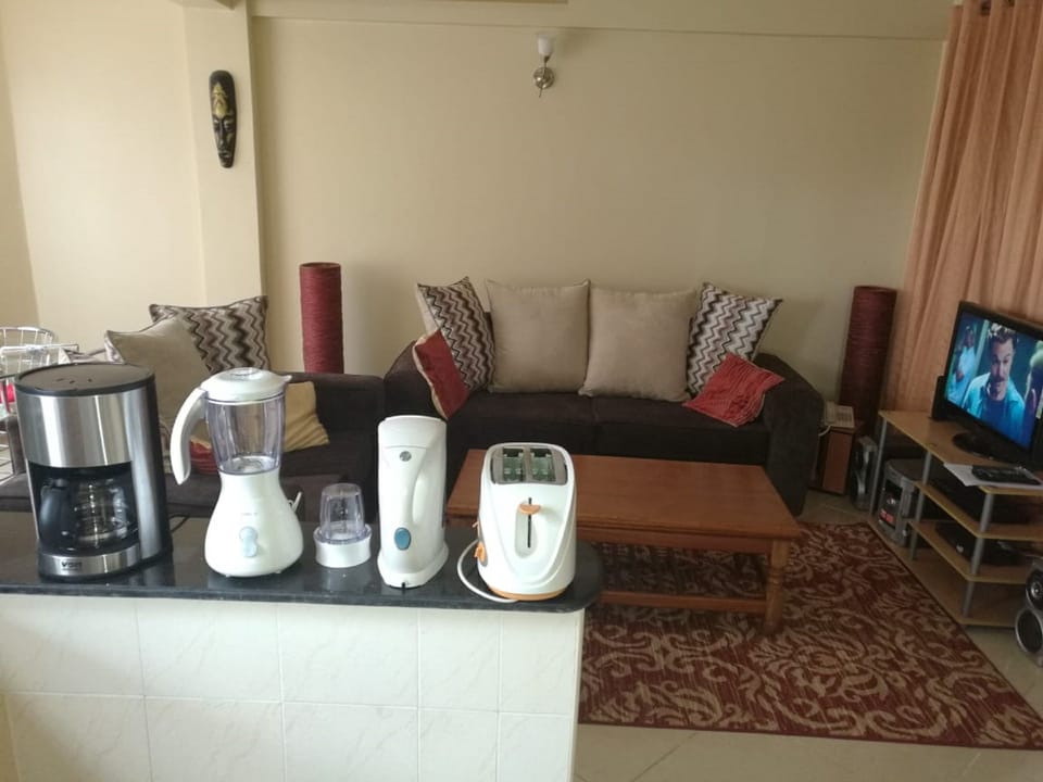 Classic Apartment | Living area | 32-inch TV with digital channels, pay movies