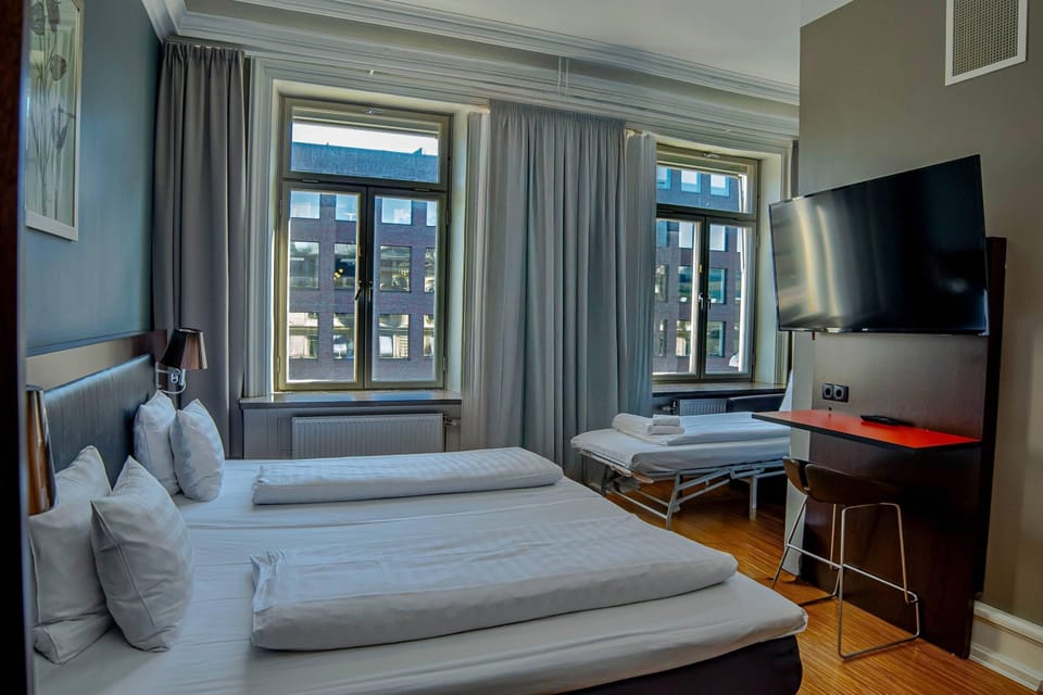 Standard Room | Cribs/infant beds, bed sheets, alarm clocks