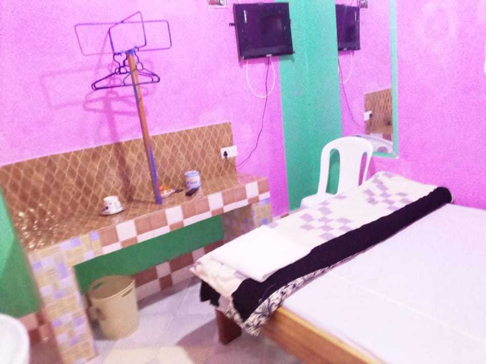 Double Room | Desk, blackout drapes, free WiFi, bed sheets