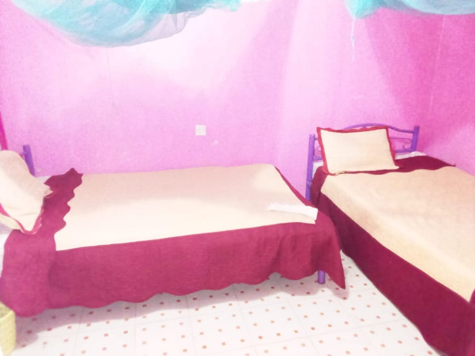 Standard Room | Desk, blackout drapes, free WiFi, bed sheets