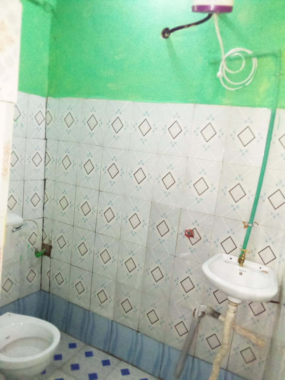 Double Room | Bathroom | Shower, rainfall showerhead, towels, soap