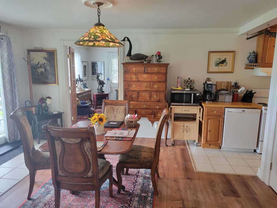 Dining off from kitchen.