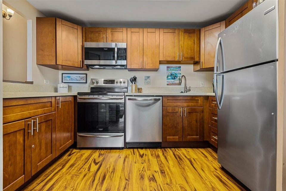 Spacious and well stocked kitchen finished with stainless appliances and modern finishes
