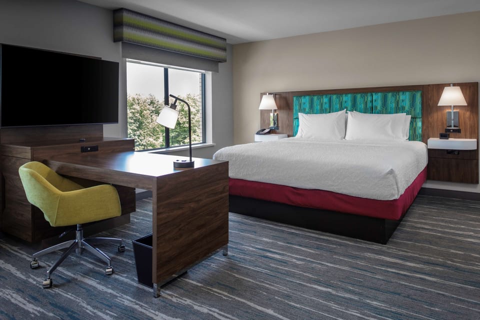 Pillowtop beds, in-room safe, desk, laptop workspace