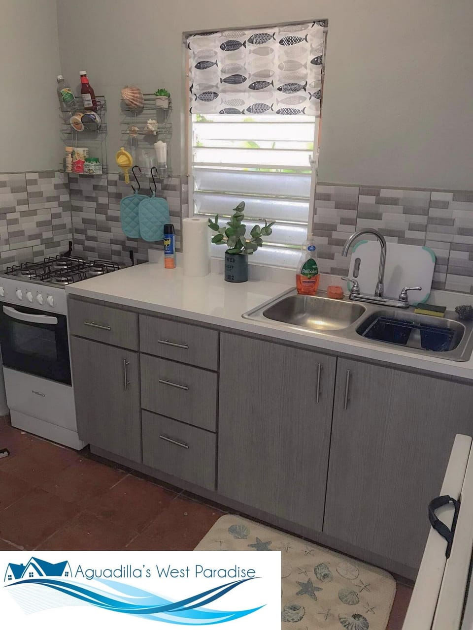 Pool Shack - Kitchen