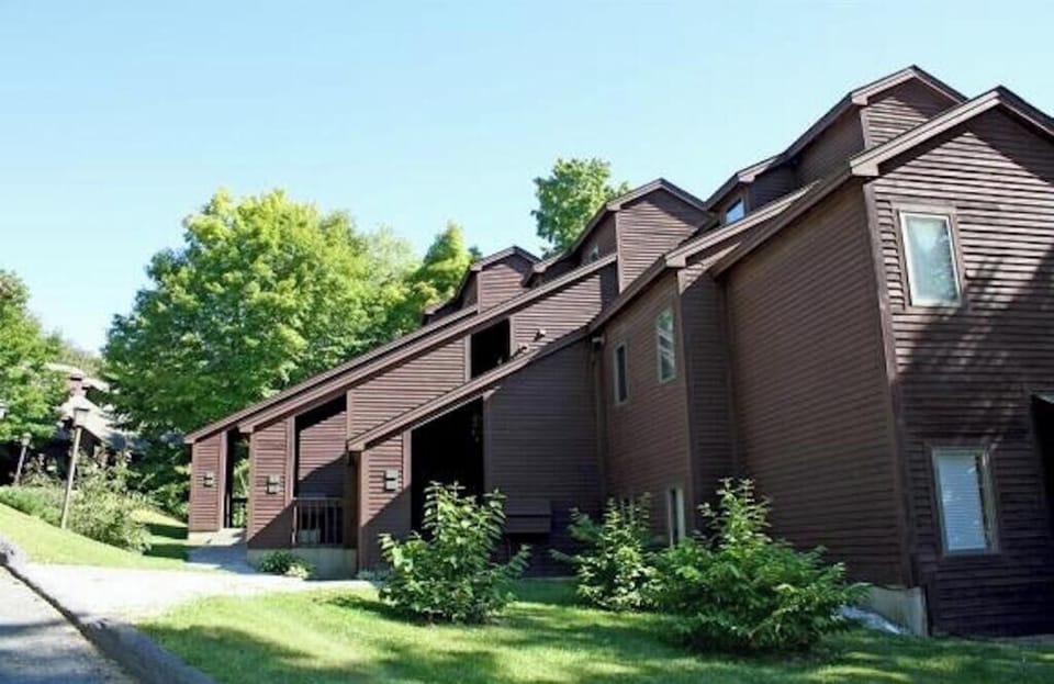 front entrance (2nd opening)
