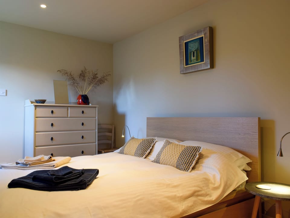 Comfortable double bedroom | The Outside Room, Near Ladybank, Cupar