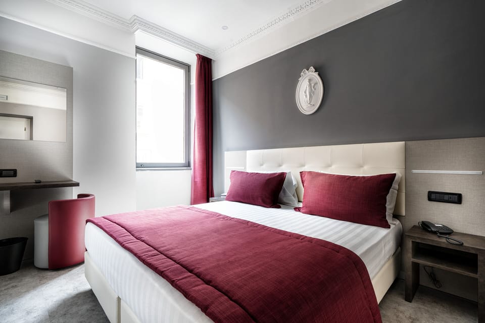 Deluxe Triple Room | Hypo-allergenic bedding, down comforters, memory foam beds, minibar
