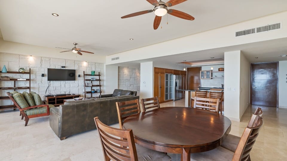 Dining & Living Room Area