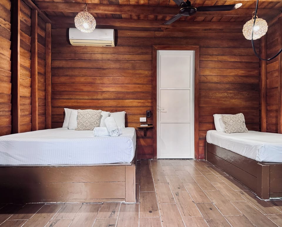 Triple Room | In-room safe, free WiFi, bed sheets