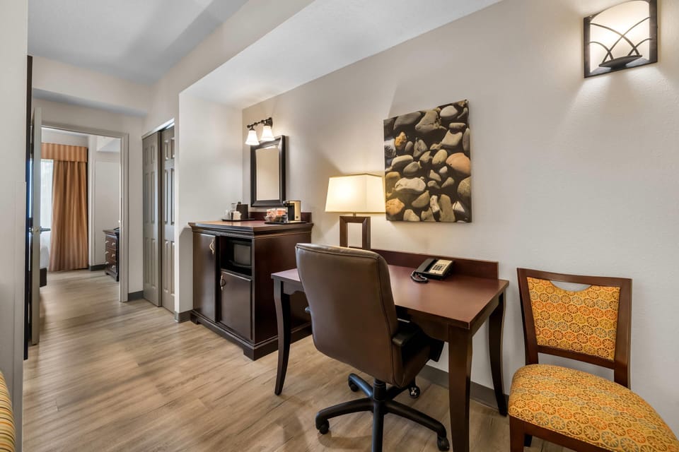Suite, 1 Bedroom, Non Smoking | Hypo-allergenic bedding, in-room safe, desk, blackout drapes