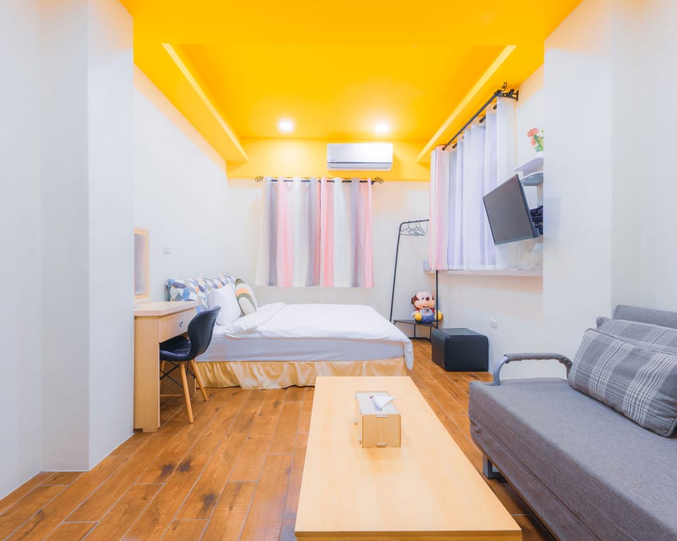 Superior Double Room, 1 King Bed, Non Smoking, Bathtub | Blackout drapes, soundproofing, free WiFi, bed sheets