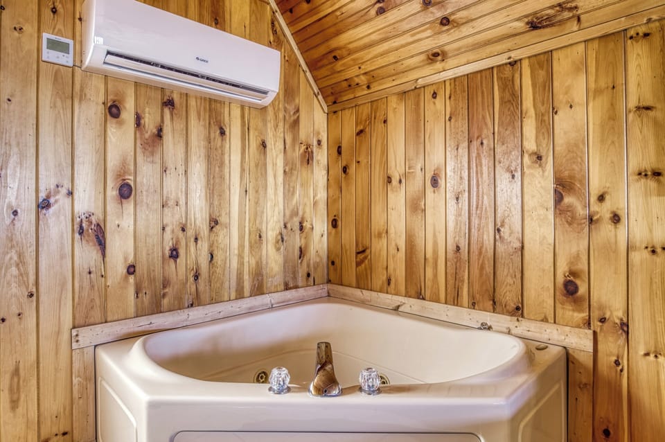 Additional Jacuzzi tub in the Loft area!