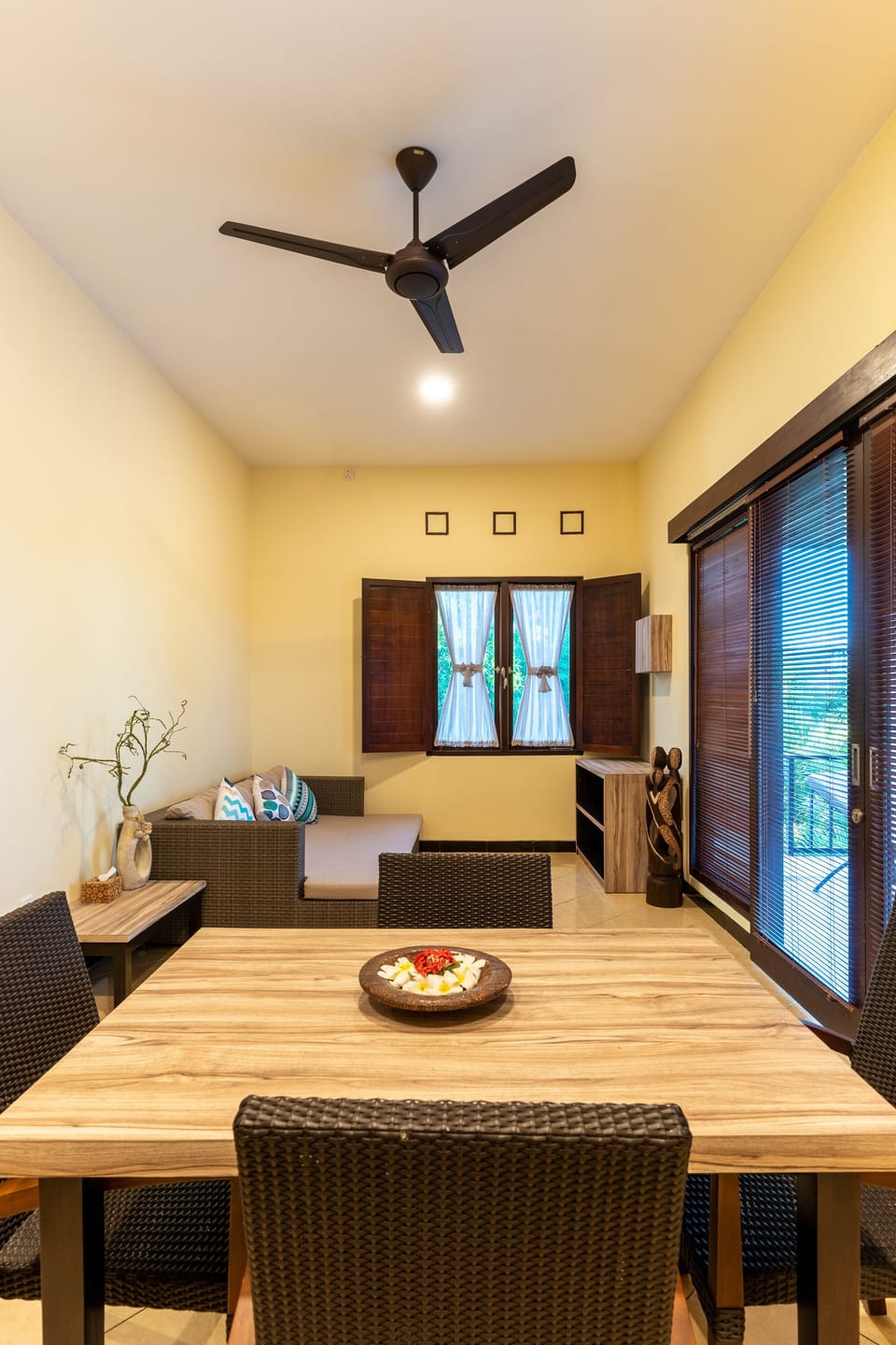 Room, 1 Bedroom | Living area | 40-inch flat-screen TV with digital channels, Smart TV