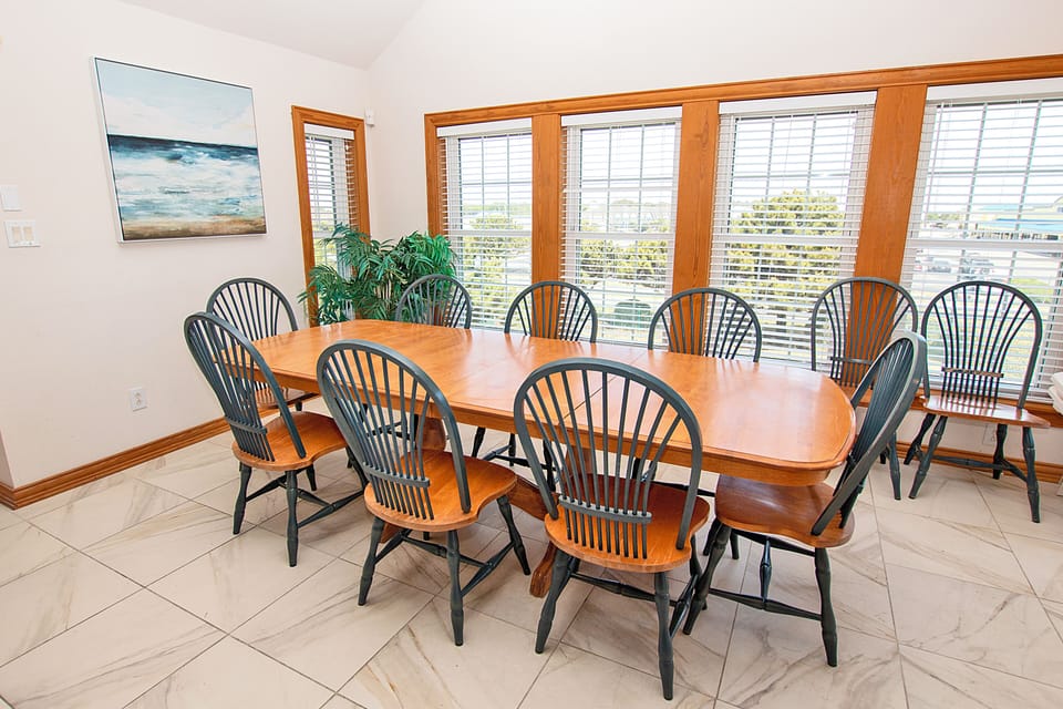 Right Side - Dining Area