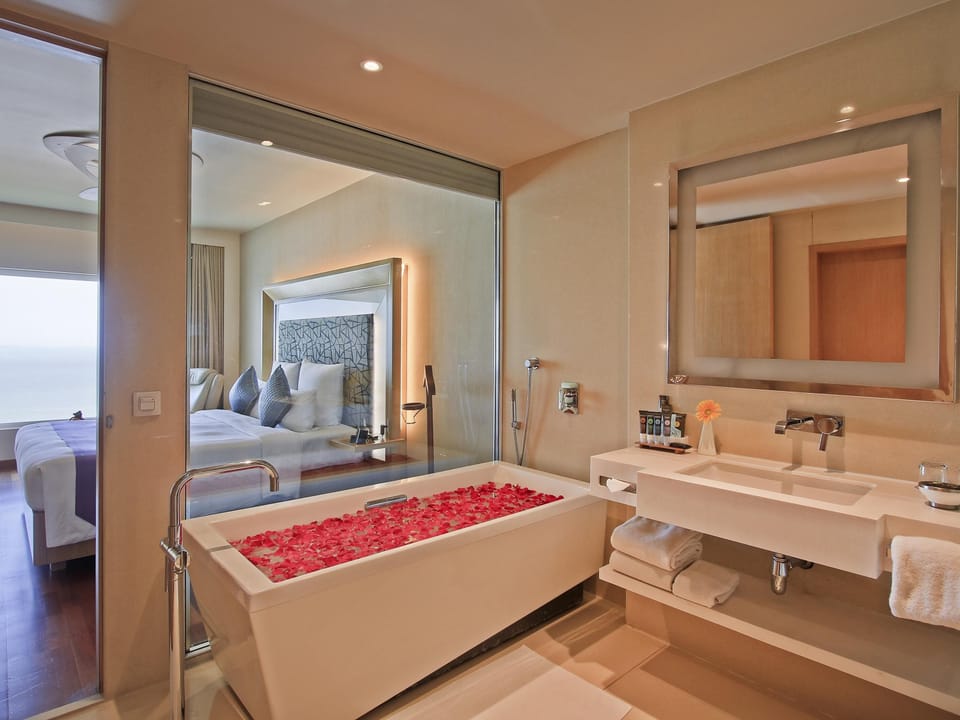 Executive Suite, 1 Double Bed, Ocean View | Premium bedding, down comforters, minibar, in-room safe