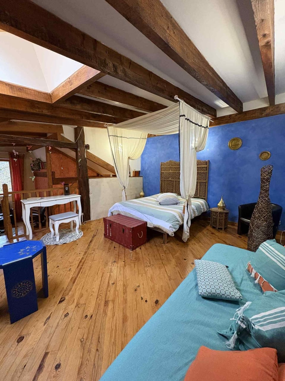 Minibar, desk, iron/ironing board, free WiFi