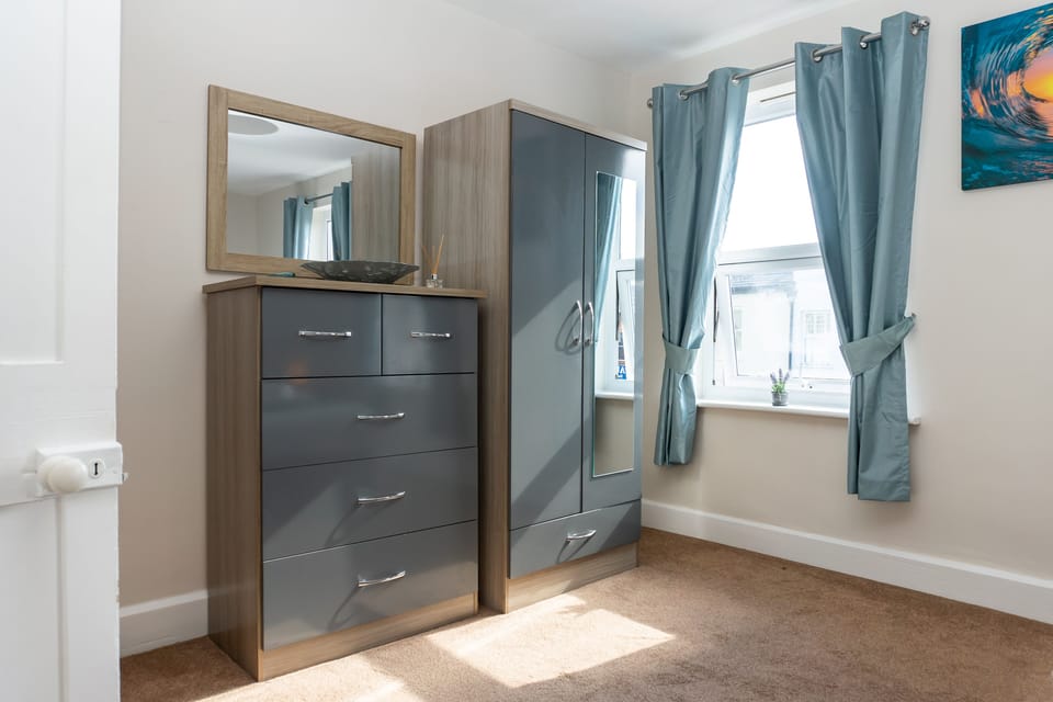 2 bedrooms, individually decorated, individually furnished