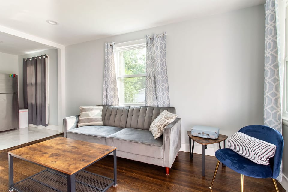 "Nice little house in a quiet neighborhood. Lots of restaurants and bars in east Nashville without the crazy downtown crowd, but still close enough to go." -Stephen P.