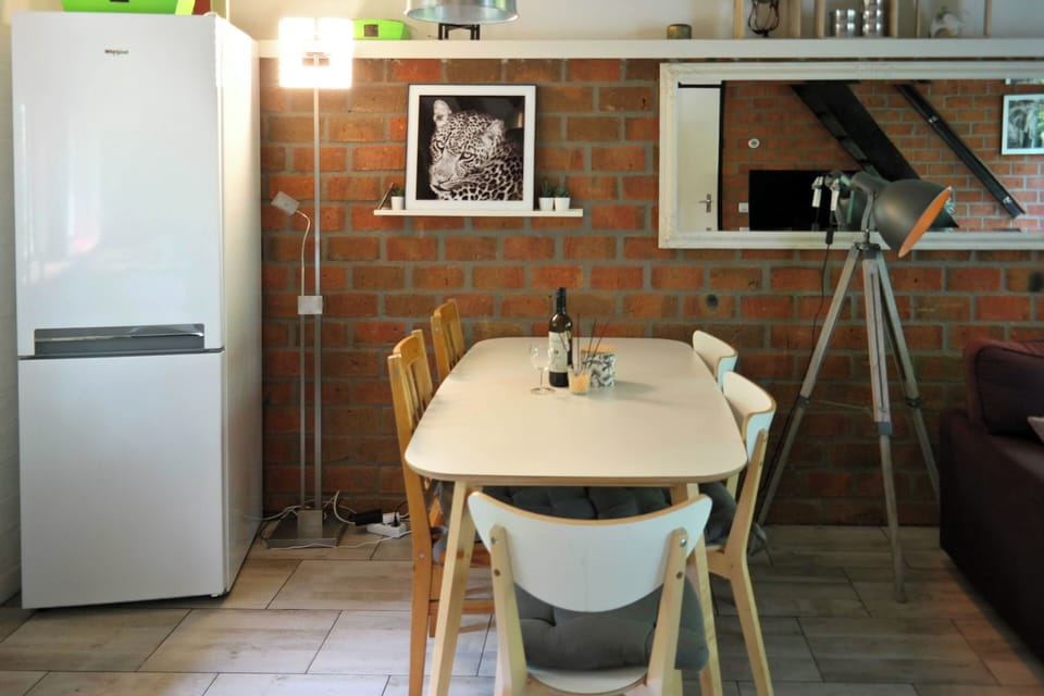 Bungalow, 3 Bedrooms, Terrace, Garden View | Dining room