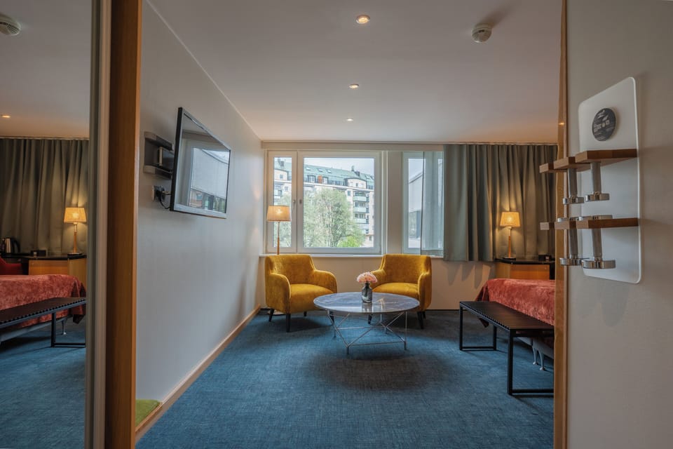 Superior King Room | Living area | 32-inch flat-screen TV with satellite channels, TV
