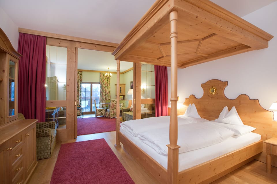 Traditional Suite, Annex Building (4 Star Superior, Landhaus) | Hypo-allergenic bedding available, minibar, in-room safe, desk