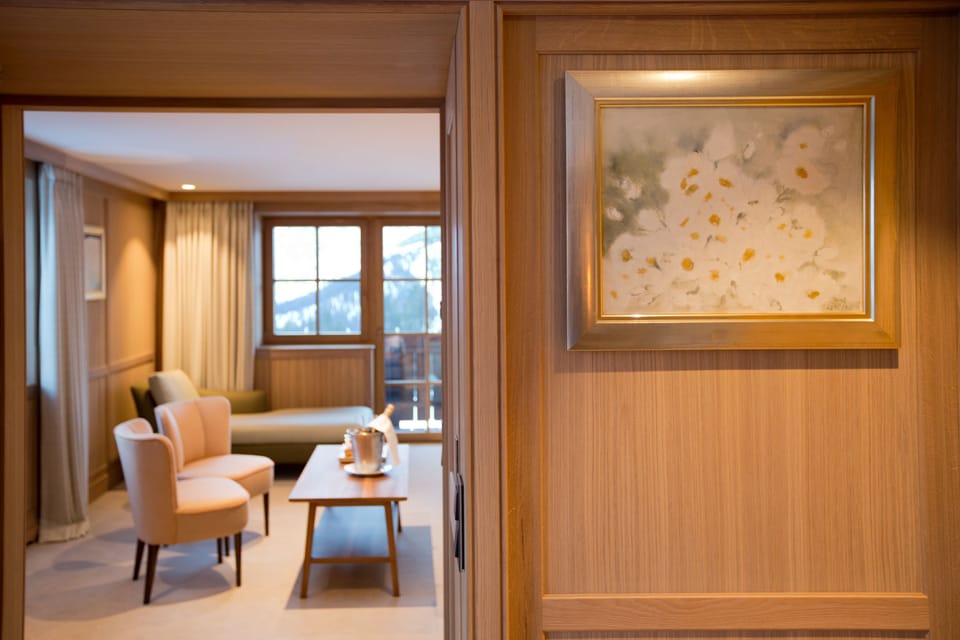 Suite | Living room | Flat-screen TV, foosball, table tennis, books