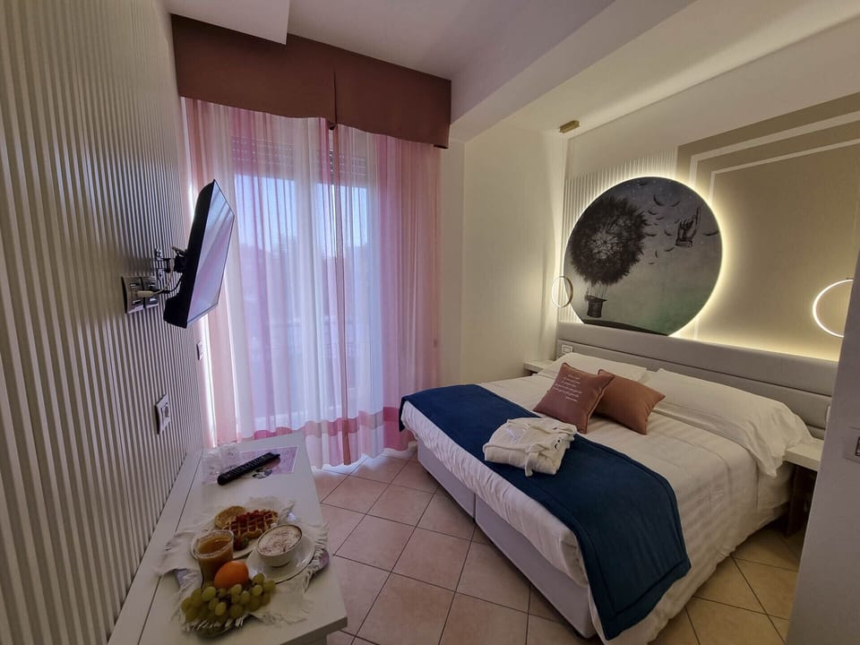 In-room safe, desk, soundproofing, WiFi (free)