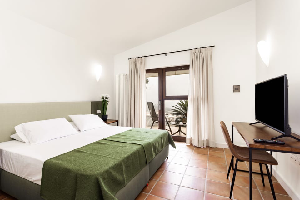 Double Room, Ocean View | In-room safe, desk, laptop workspace, free WiFi
