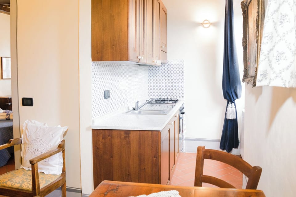 Standard Apartment, Garden View | Private kitchen | Fridge, stovetop, cookware/dishes/utensils